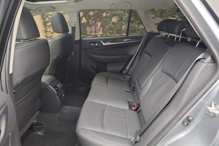 Used Subaru Outback 2015 2.5i Luxury Navigation Edition Interior 4