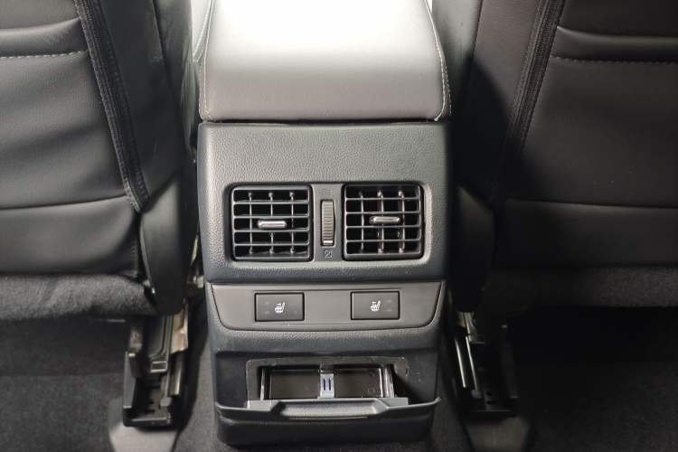 Used Subaru Outback 2015 2.5i Luxury Navigation Edition Interior 5