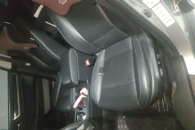 Used Subaru Outback 2015 2.5i Luxury Navigation Edition Left Front Seat