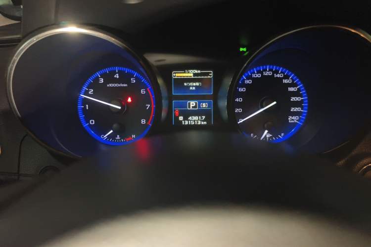 Used Subaru Outback 2015 2.5i Sport Navigation Edition Odometer Close Up
