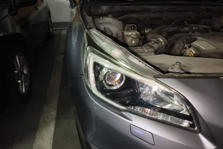 Used Subaru Outback 2015 2.5i Sport Navigation Edition Right Front Headlight