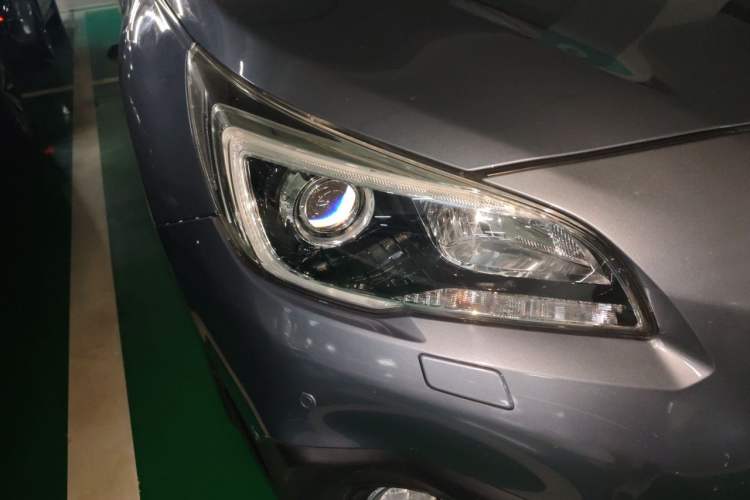 Used Subaru Outback 2015 2.5i Sport Navigation Edition Right Front Headlight