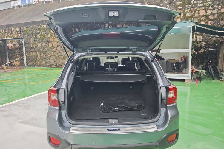 Used Subaru Outback 2015 2.5i Luxury Navigation Edition Trunk