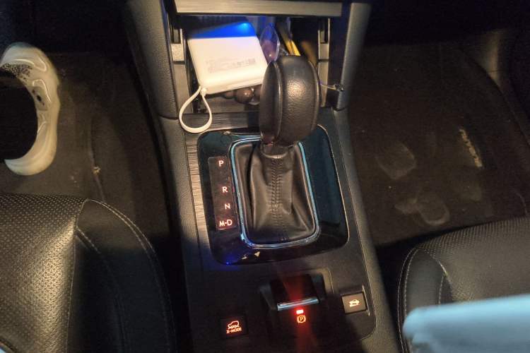 Used Subaru Outback 2015 2.5i Sport Navigation Edition Gear Lever