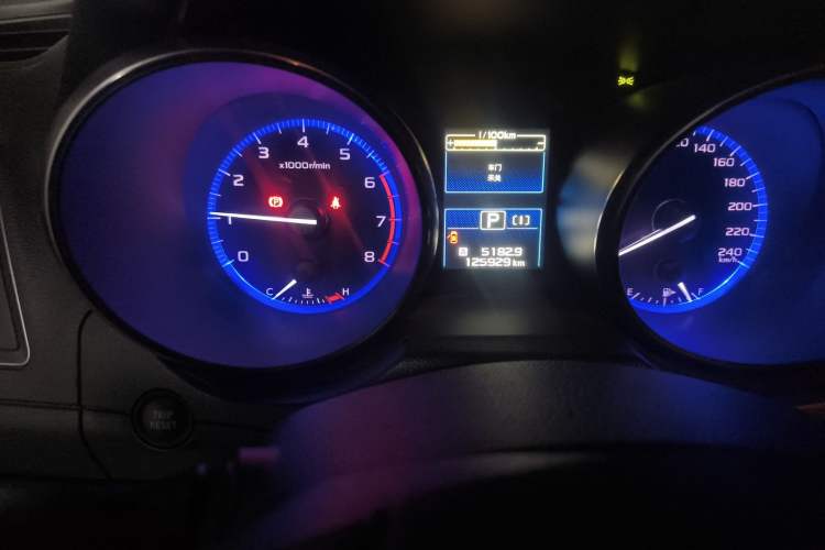 Used Subaru Outback 2015 2.5i Sport Navigation Edition Odometer Close Up