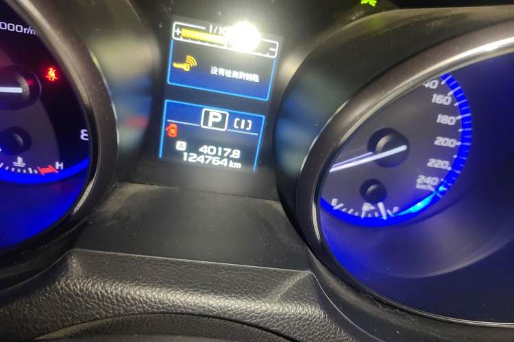 Used Subaru Outback 2015 2.5i Sport Navigation Edition Odometer Close Up