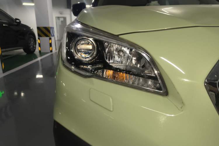 Used Subaru Outback 2015 2.5i Sport Navigation Edition Right Front Headlight