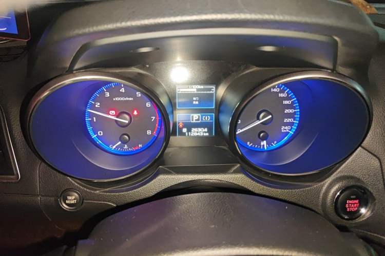 Used Subaru Outback 2015 2.5i Luxury Navigation Edition Odometer Close Up