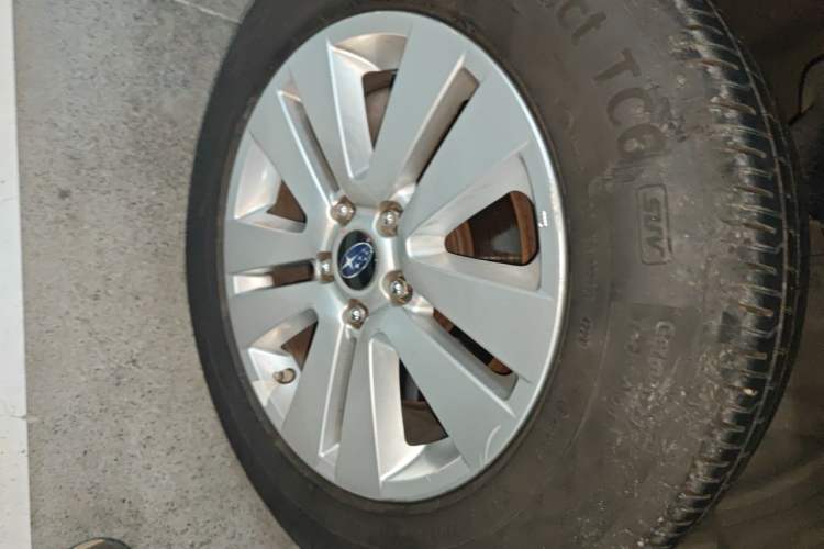 Used Subaru Outback 2015 2.5i Luxury Navigation Edition Right Front Wheel Hub