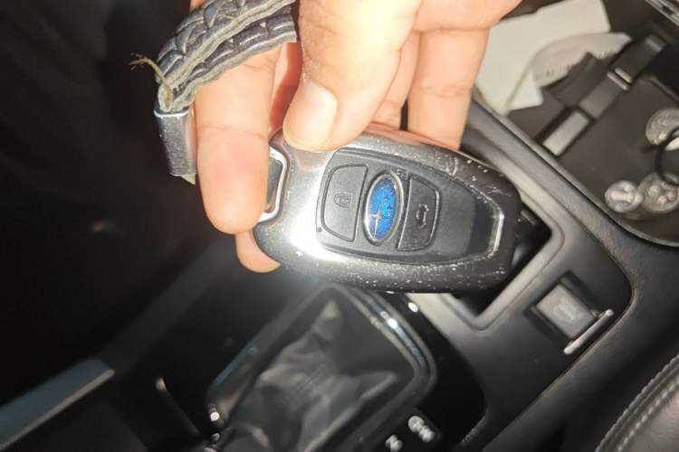 Used Subaru Outback 2015 2.5i Luxury Navigation Edition Vehicle Key