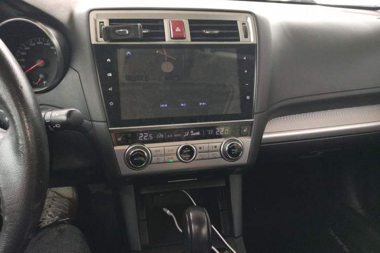 Used Subaru Outback 2015 2.5i Classic Edition Audio And AC Panel