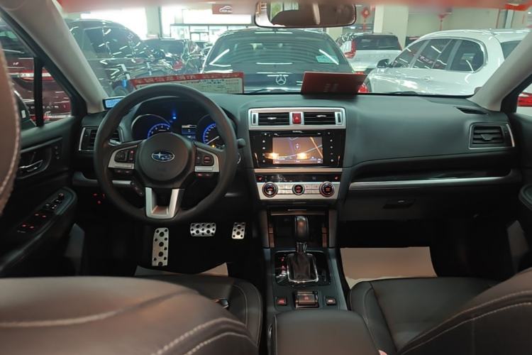 Used Subaru Outback 2015 2.0DIT Prestige Edition Center Console