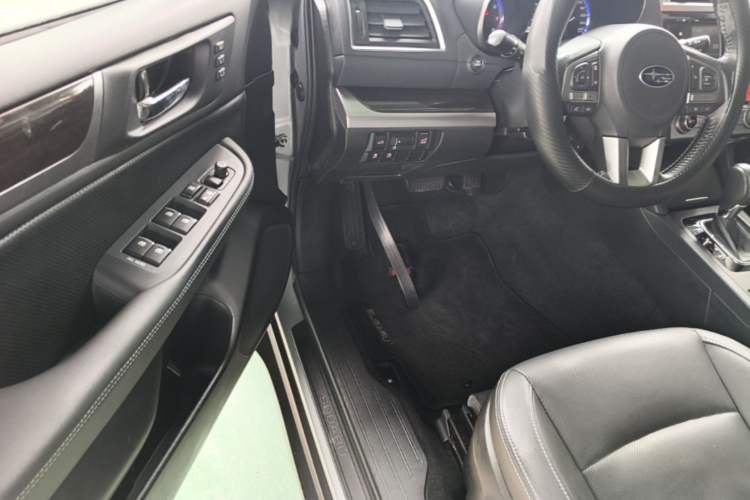 Used Subaru Outback 2015 2.5i Luxury Navigation Edition Driver Seat