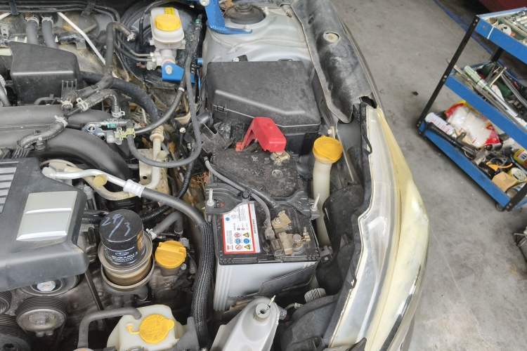 Used Subaru Outback 2015 2.5i Sport Navigation Edition Engine Bay Left