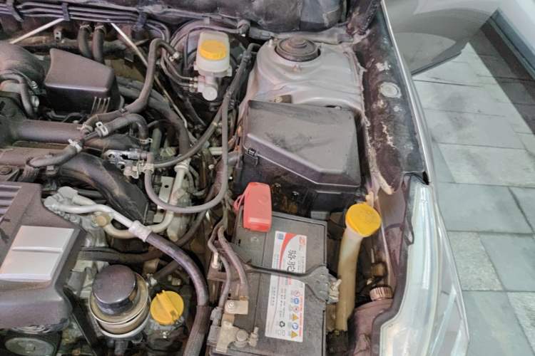 Used Subaru Outback 2015 2.5i Classic Edition Engine Bay Left