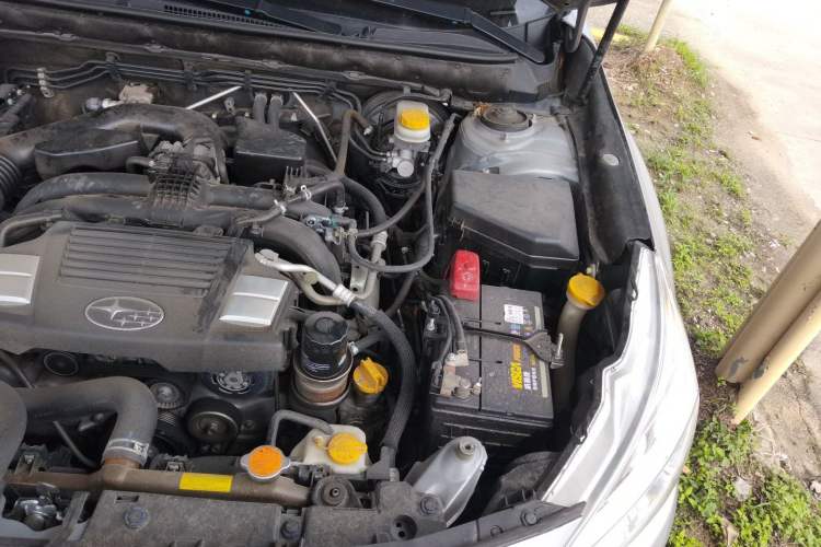 Used Subaru Outback 2015 2.5i Classic Edition Engine Bay Left