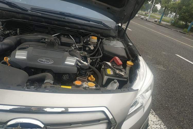 Used Subaru Outback 2015 2.5i Classic Edition Engine Bay Left