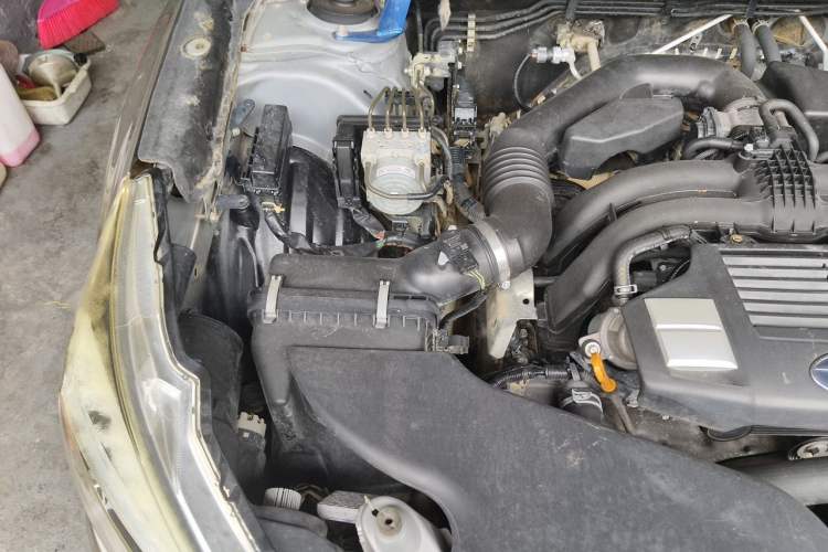 Used Subaru Outback 2015 2.5i Sport Navigation Edition Engine Bay Right