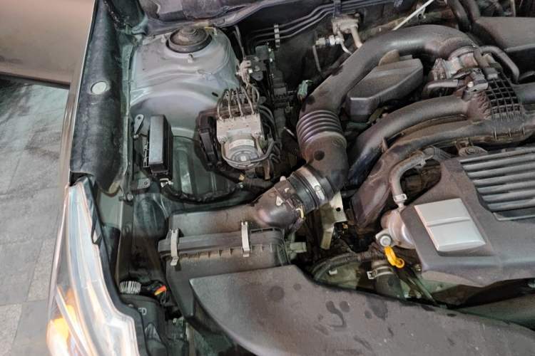 Used Subaru Outback 2015 2.5i Classic Edition Engine Bay Right