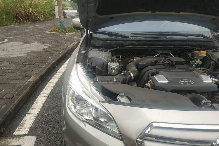 Used Subaru Outback 2015 2.5i Classic Edition Engine Bay Right