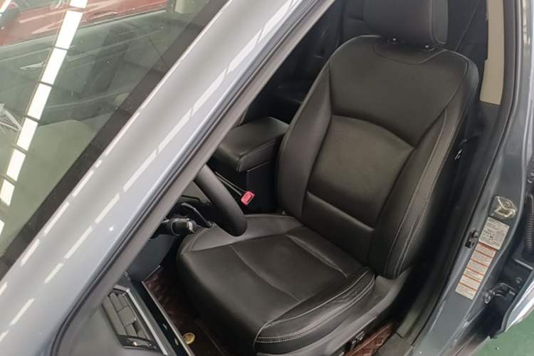 Used Subaru Outback 2015 2.5i Sport Navigation Edition Left Front Seat
