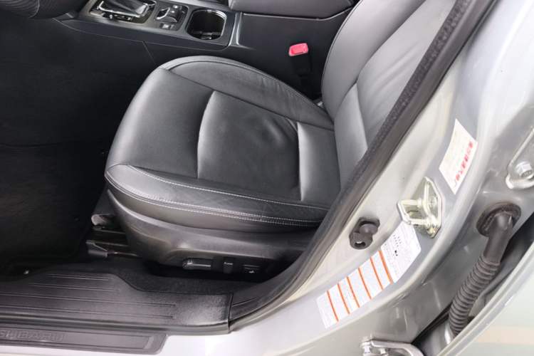 Used Subaru Outback 2015 2.5i Luxury Navigation Edition Left Front Seat
