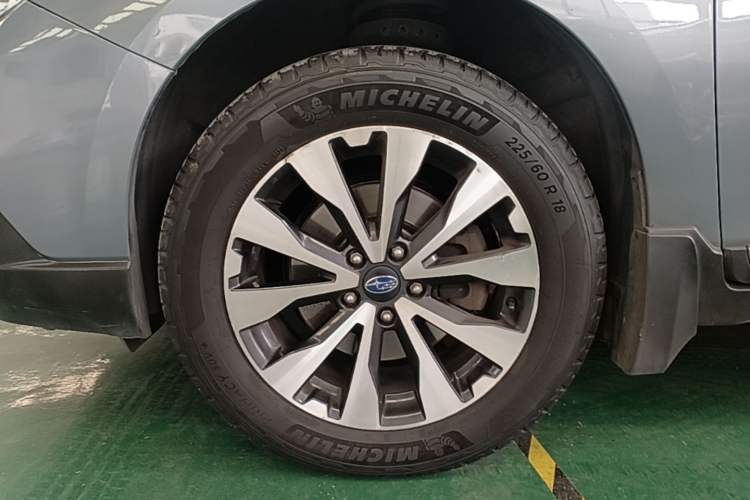 Used Subaru Outback 2015 2.5i Sport Navigation Edition Left Front Wheel Hub