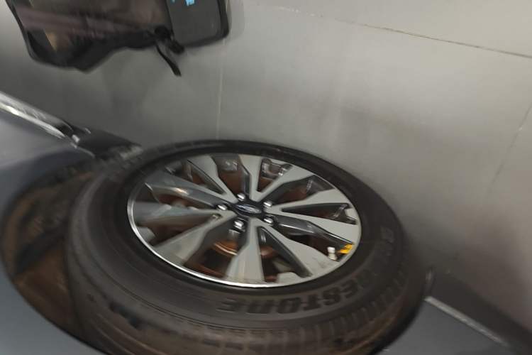 Used Subaru Outback 2015 2.0DIT Prestige Edition Left Front Wheel Hub