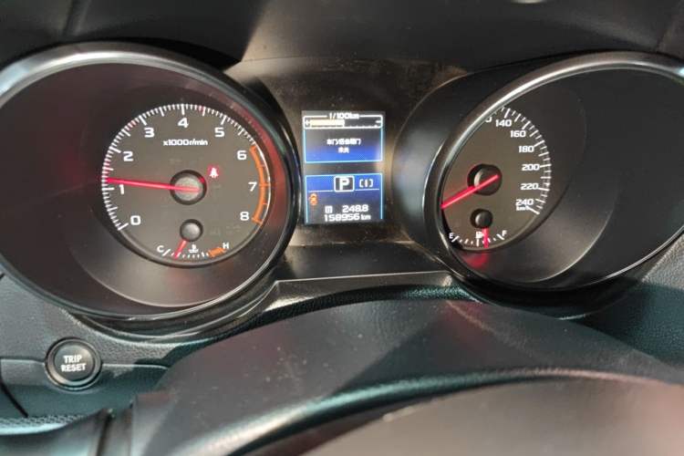 Used Subaru Outback 2015 2.5i Classic Edition Odometer Close Up