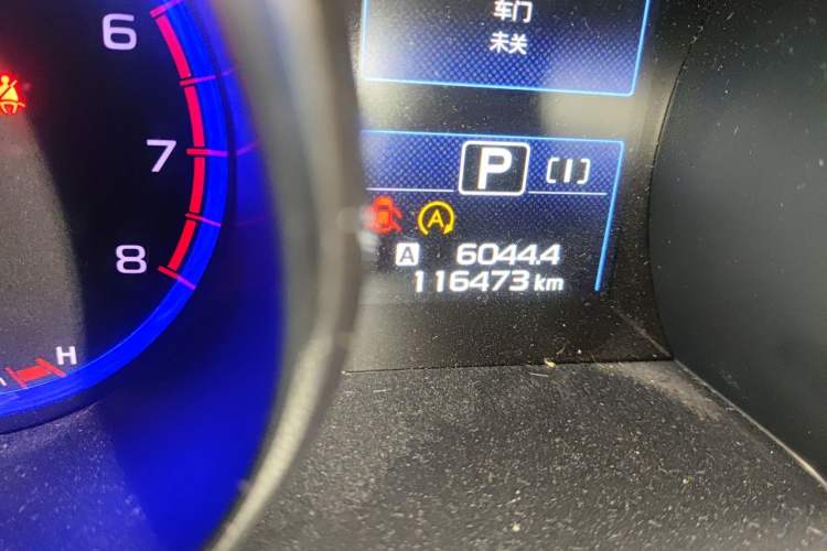 Used Subaru Outback 2015 2.5i Luxury Navigation Edition Odometer Close Up
