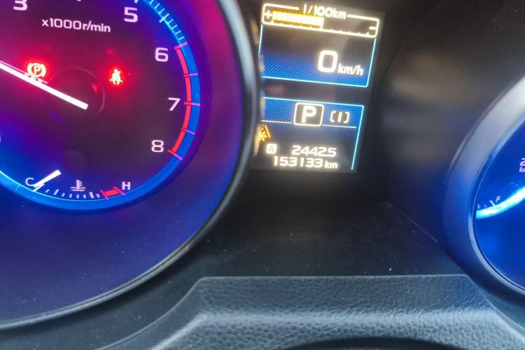 Used Subaru Outback 2015 2.5i Luxury Navigation Edition Odometer Close Up