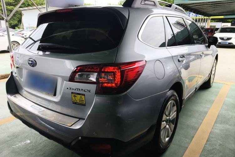 Used Subaru Outback 2015 2.5i Luxury Navigation Edition Rear Right 45 Deg