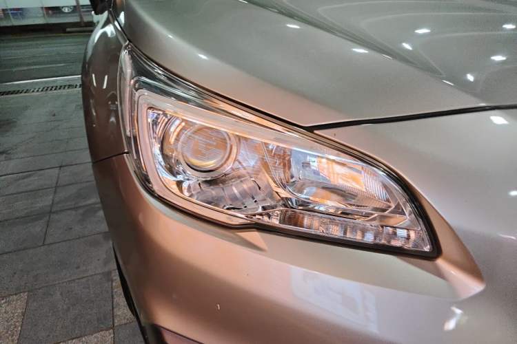 Used Subaru Outback 2015 2.5i Classic Edition Right Front Headlight