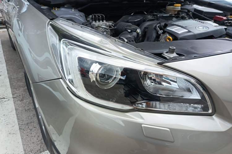 Used Subaru Outback 2015 2.5i Luxury Navigation Edition Right Front Headlight