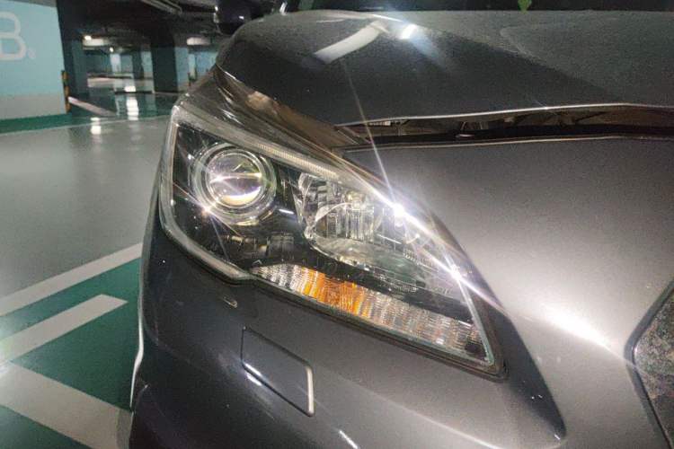 Used Subaru Outback 2015 2.5i Luxury Navigation Edition Right Front Headlight