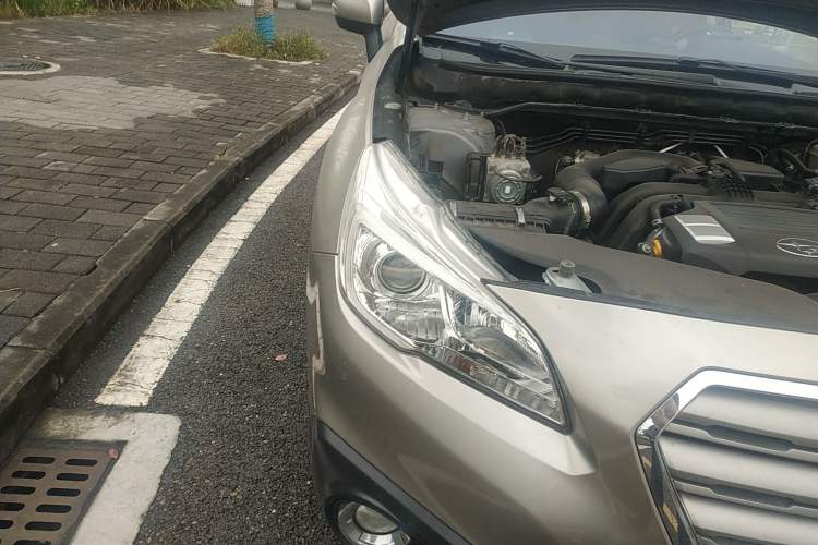 Used Subaru Outback 2015 2.5i Classic Edition Right Front Headlight
