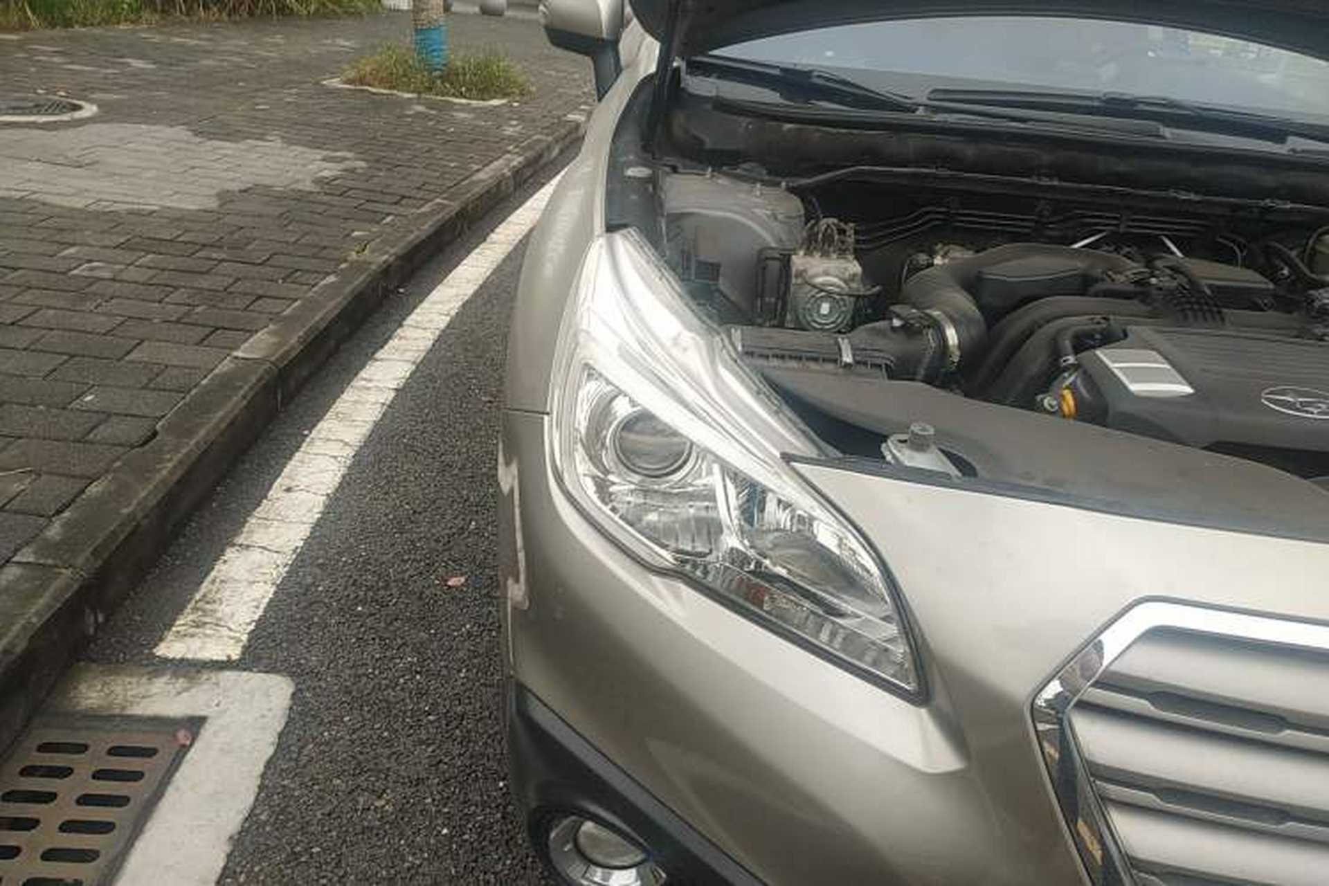 Used Subaru Outback 2015 2.5i Classic Edition Right Front Headlight