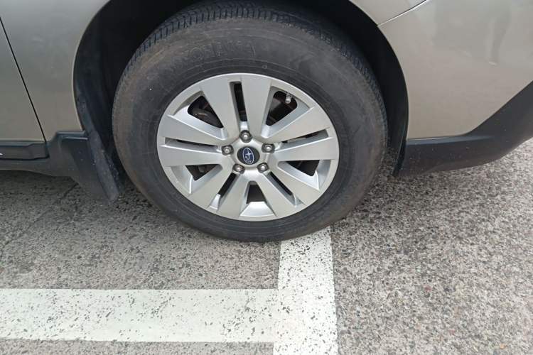 Used Subaru Outback 2015 2.5i Luxury Navigation Edition Right Front Wheel Hub