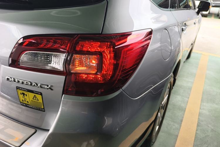 Used Subaru Outback 2015 2.5i Luxury Navigation Edition Right Rear Taillight