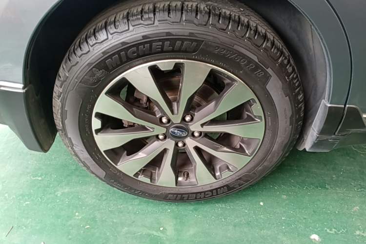 Used Subaru Outback 2015 2.5i Sport Navigation Edition Right Rear Wheel Hub