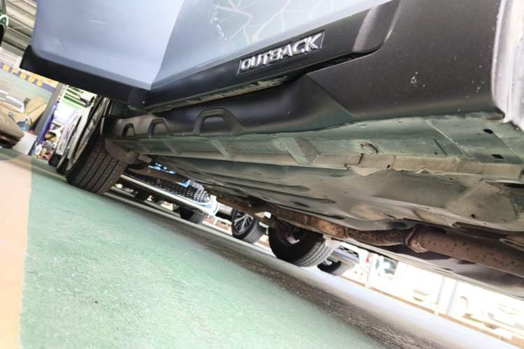 Used Subaru Outback 2015 2.5i Luxury Navigation Edition Right Side Sill