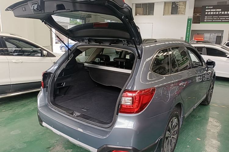 Used Subaru Outback 2015 2.5i Sport Navigation Edition Trunk
