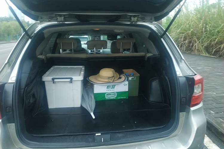 Used Subaru Outback 2015 2.5i Classic Edition Trunk