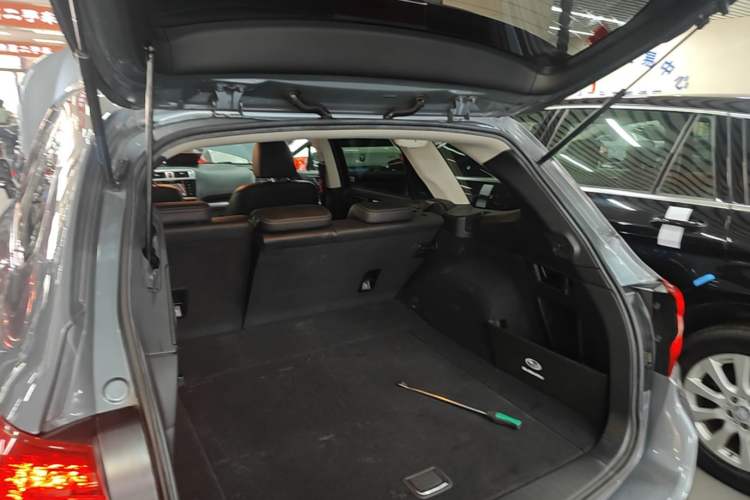 Used Subaru Outback 2015 2.0DIT Prestige Edition Trunk