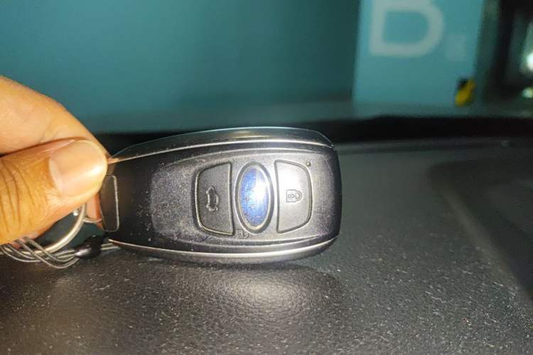 Used Subaru Outback 2015 2.5i Luxury Navigation Edition Vehicle Key