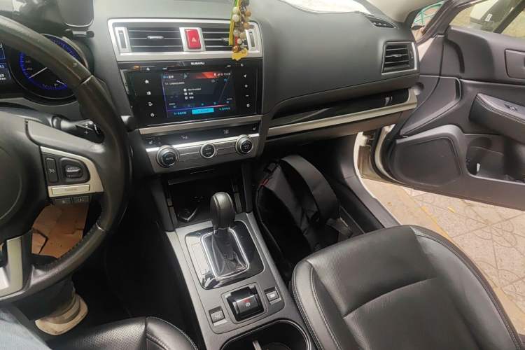 Used Subaru Outback 2015 2.5i Sport Navigation Edition Audio And AC Panel