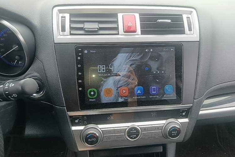 Used Subaru Outback 2015 2.5i Sport Navigation Edition Audio And AC Panel