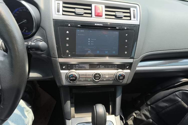Used Subaru Outback 2015 2.5i Sport Navigation Edition Audio And AC Panel