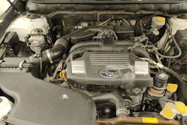 Used Subaru Outback 2015 2.5i Classic Edition Engine Bay