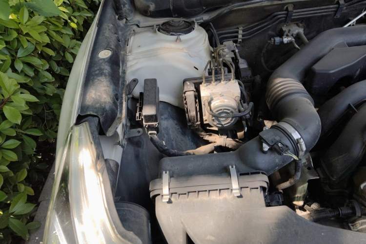 Used Subaru Outback 2015 2.5i Sport Navigation Edition Engine Bay Right